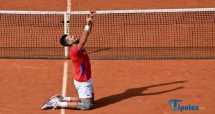 Djokovic Menangis, Berlutut di Lapangan, Akhirnya Raih Emas Olimpiade