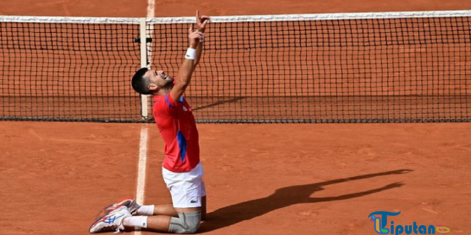 Djokovic Menangis, Berlutut di Lapangan, Akhirnya Raih Emas Olimpiade