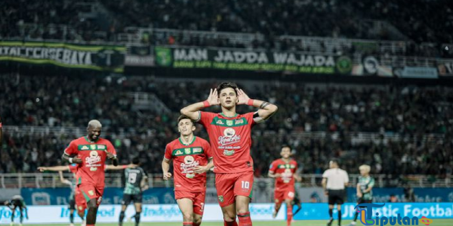 Raih Tiga Poin Perdana atas PSS, Paul Munster Puji Mentalitas Para Pemain Persebaya