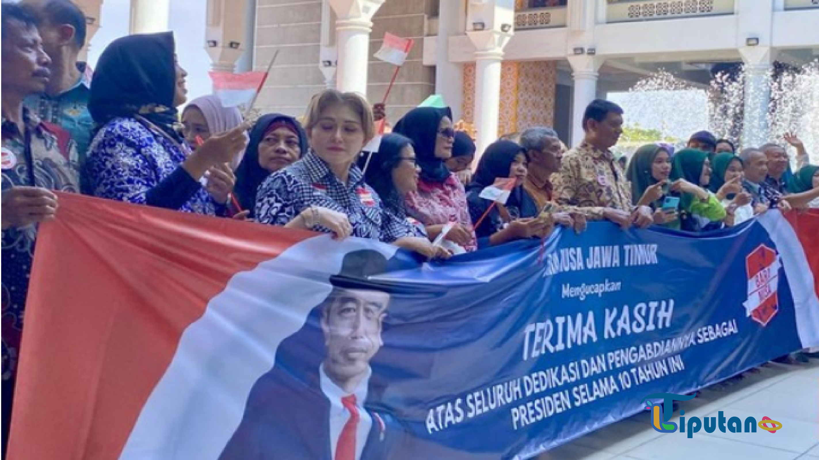 Jokowi Hadiri Pernikahan Anak Khofifah, Disambut Meriah oleh Massa Relawan