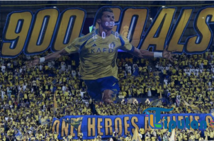 Ronaldo Pamer Momen Perayaan 900 Gol di Depan Suporter Al Nassr