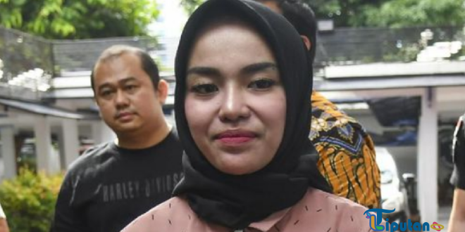 Medina Zein Mengajukan Gugatan Cerai terhadap Lukman Azhari Saat Masih di Penjara