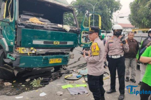 Truk Boks Menabrak Sejumlah Mobil dan Motor di Tangerang, Sopir Diteriaki Tabrak Lari