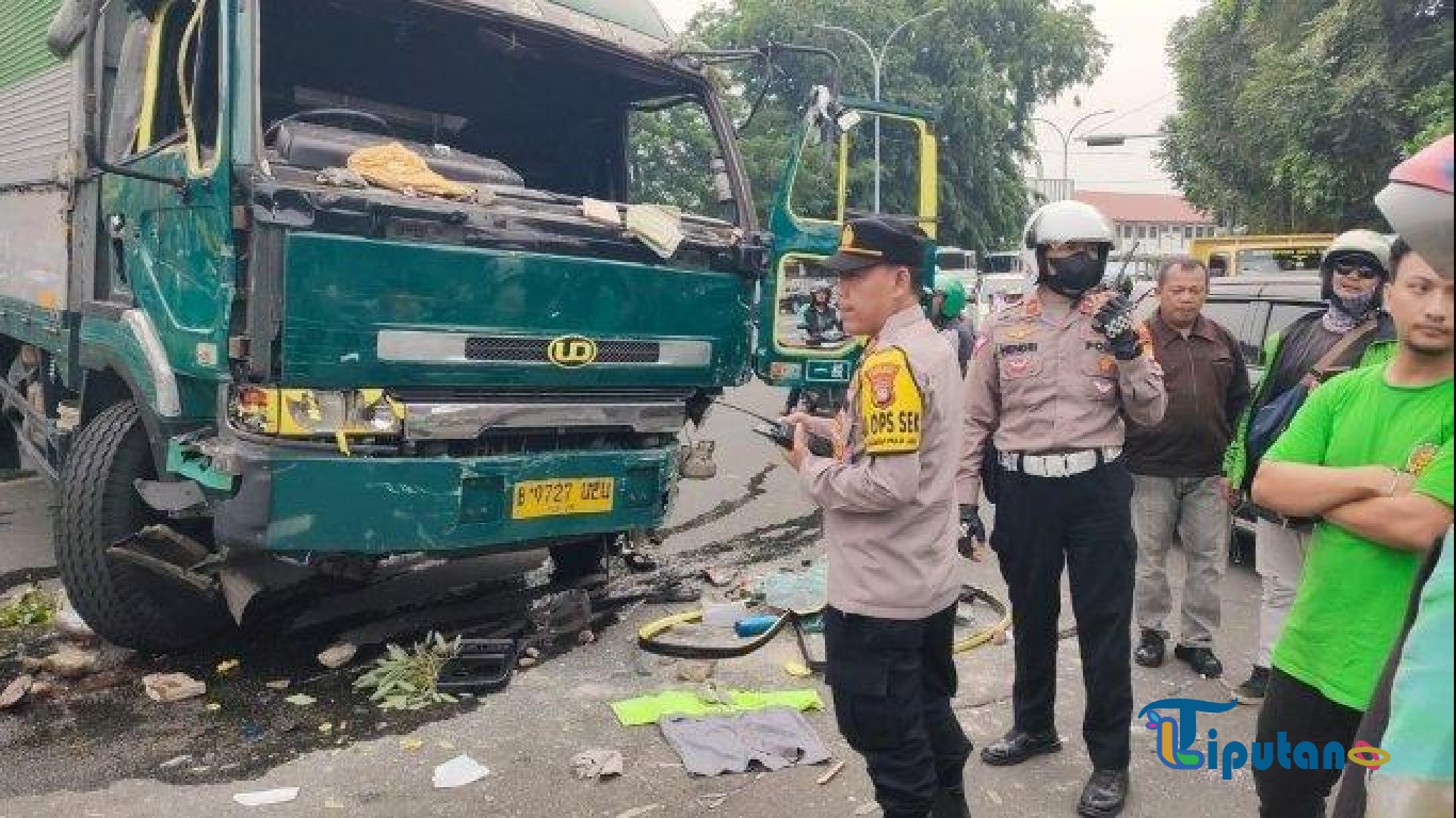 Truk Boks Menabrak Sejumlah Mobil dan Motor di Tangerang, Sopir Diteriaki Tabrak Lari