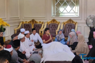 Ustaz Solihin Dimakamkan di Pangkalan Gelebak, Bersebelahan dengan Ustaz Taufik