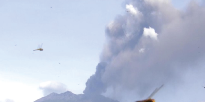 Gunung Raung di Jawa Timur Erupsi, Kolom Abu Capai Ketinggian 2.000 Meter