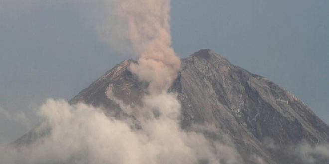 Gunung Semeru Erupsi Empat Kali, Kolom Abu Mencapai 1.100 Meter