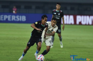 Hasil Liga 1: Persib Bandung Tundukkan 10 Pemain Persita, Diwarnai Kartu Merah dan Makin Dekati Persebaya