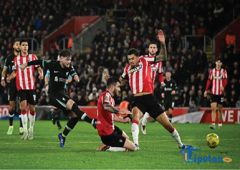 Hasil Piala Liga Inggris: Gelandang Timnas Jepang Berposisi Bek Tengah, Liverpool Menang Tipis atas Southampton dan Lolos ke Semifinal