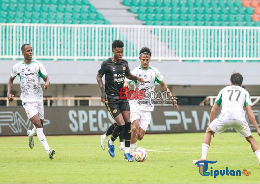 Merasa Dirugikan, Pelatih Dewa United Protes Keras terhadap Wasit VAR di Laga Kontra PSS Sleman