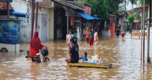 Banjir Mengerikan di Cirebon Genangi Ratusan Rumah dan Sekolah