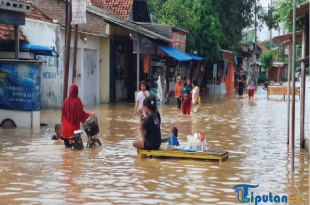 Banjir Mengerikan di Cirebon Genangi Ratusan Rumah dan Sekolah