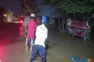 Banjir Tiba-Tiba Terjadi, Gegerkan Warga Dawuan Cirebon