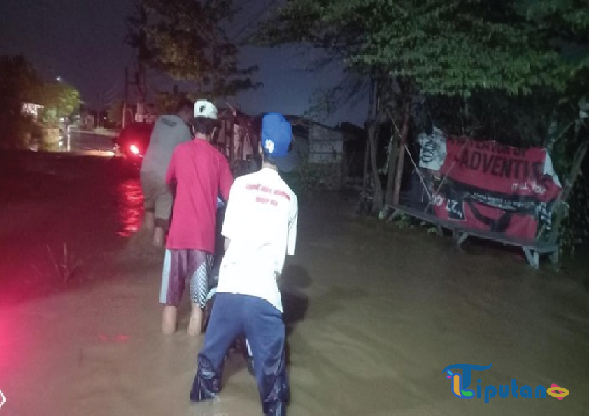 Banjir Tiba-Tiba Terjadi, Gegerkan Warga Dawuan Cirebon