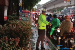 Hujan Lebat Turun di Jakarta, Jalan Letjen Suprapto Tersendat Pagi Ini