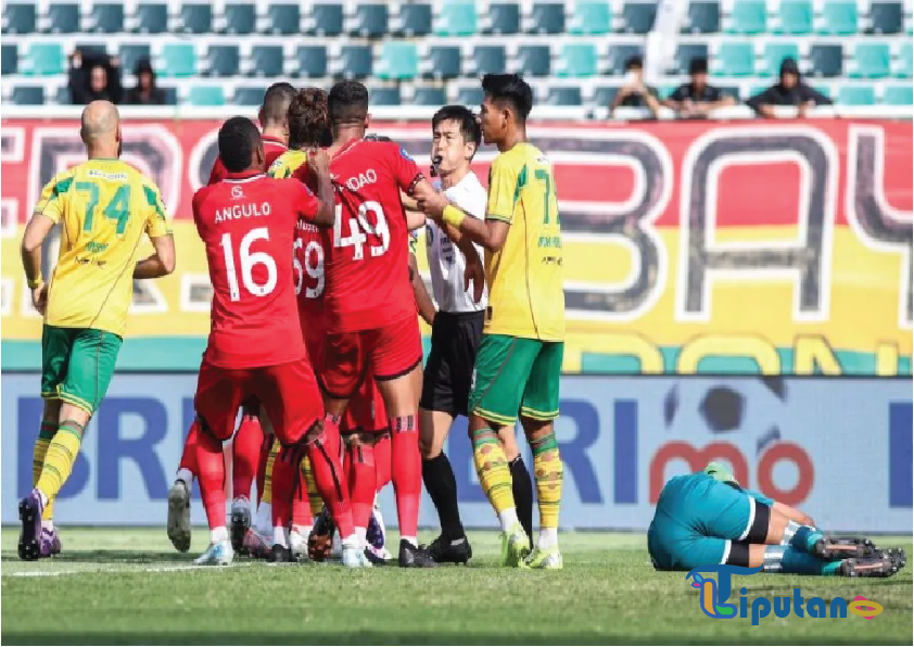 Pelatih Persebaya dan Malut United Apresiasi Kinerja Wasit Ko Hyungjin