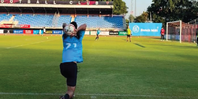 True Bangkok United Mulai Latihan Throw-In untuk Pratama Arhan, Tak Heran Semua Ball Boy Diberikan Handuk