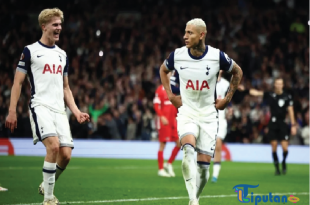 Gol Bunuh Diri Bergvall Bikin Tottenham Kalah Tipis dari AZ