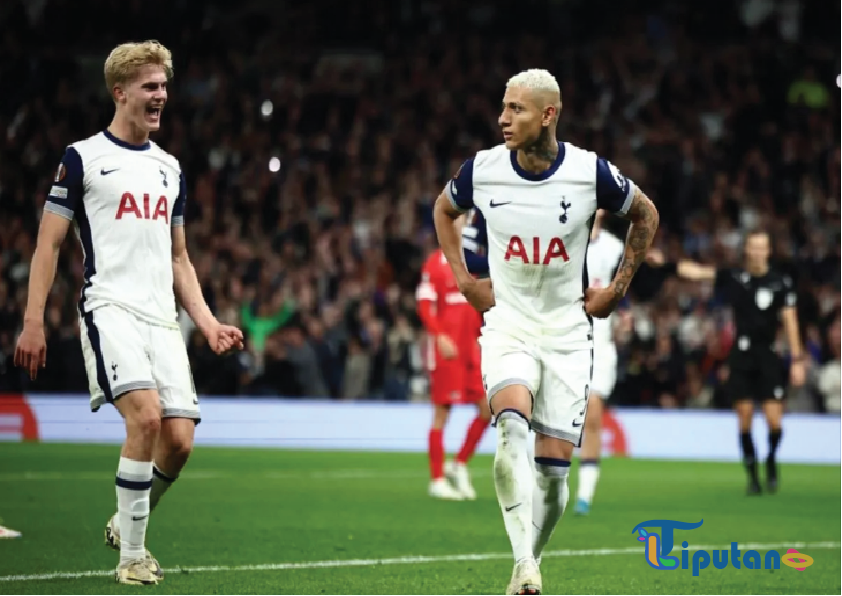 Gol Bunuh Diri Bergvall Bikin Tottenham Kalah Tipis dari AZ