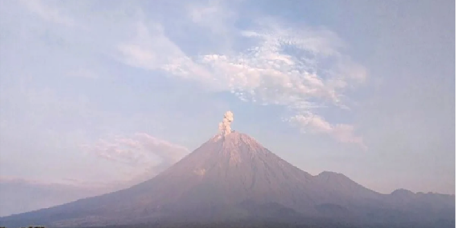 Gunung Semeru Erupsi Rabu Pagi, Letusan Capai 1.000 Meter